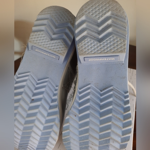 Girls Sorel Size 3 Disney Frozen II Waterproof Snow Boots - Picture 9 of 9